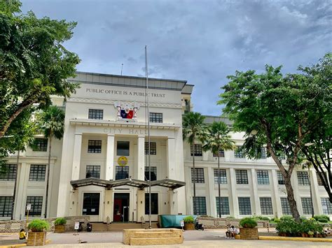 office of the city civil registrar - cebu|Cebu City Hall faces potential shake.